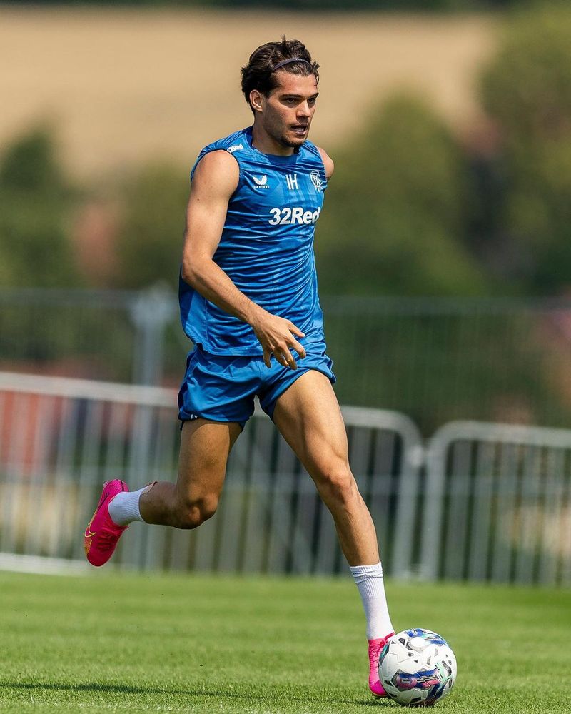 Ianis Hagi la antrenamentele lui Rangers