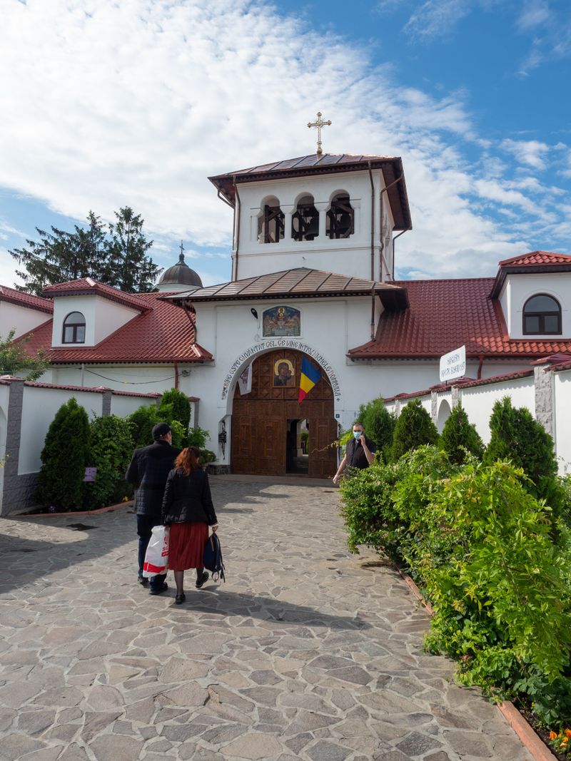 Noul An Bisericesc 2023 La ce oră începe Sfânta Liturghie în bisericile ortodoxe din România