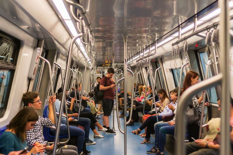 Transport gratuit cu metroul pentru o categorie de elevi. Și studenții vor beneficia de reducere. Ce condiții trebuie să îndeplinească