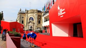 Bijuterii de milioane de euro purtate la Festivalul de Film de la Veneția 2023. Cum au strălucit vedetele pe covorul roșu