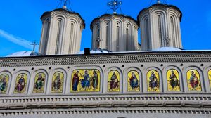 Programul slujbelor de Nașterea Maicii Domnului 2023. Sărbătoarea Sfintei Maria umple bisericile de creștini