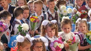 Prima zi de școală 2023. Elevii revin în bănci pentru noul an școlar 2023-2024