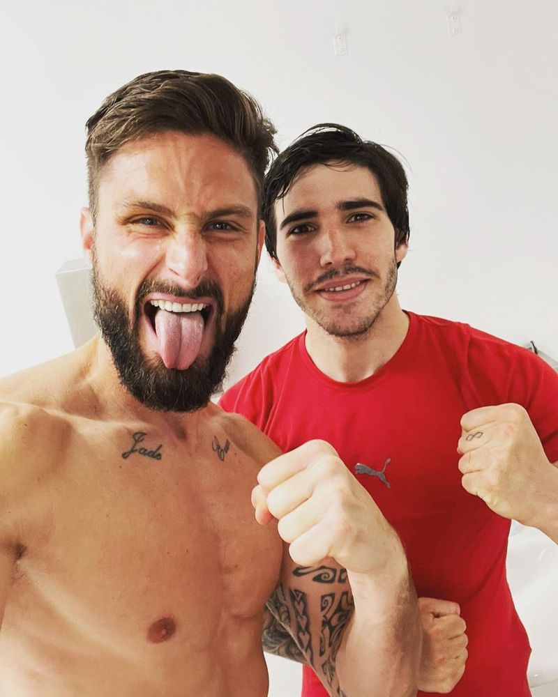 Olivier Giroud și Sandro Tonali la AC Milan