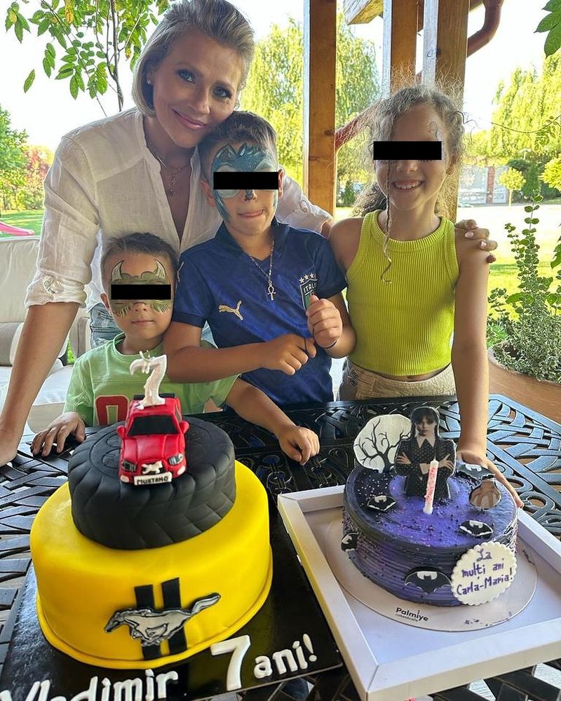 Mirela Vaida le-a organizat o petrecere pe cinste copiilor ei