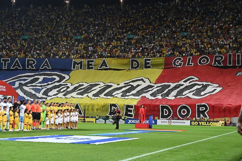Suporterii de pe Arena Națională din meciul cu Israel Suporterii de pe Arena Națională din meciul cu Israel