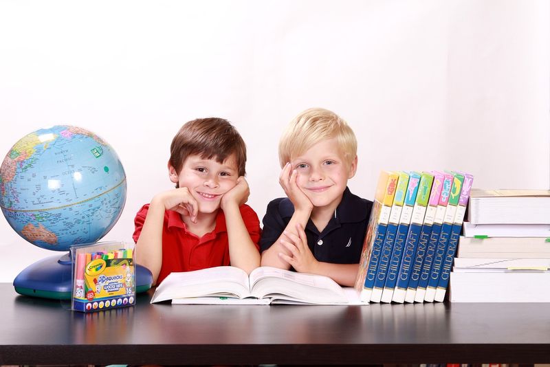 Mesajul Ligiei Deca în prima zi de școală. „Trăiesc emoția acestui început de an școlar în două ipostaze: aceea de mamă și aceea de ministru al educației.&quot;