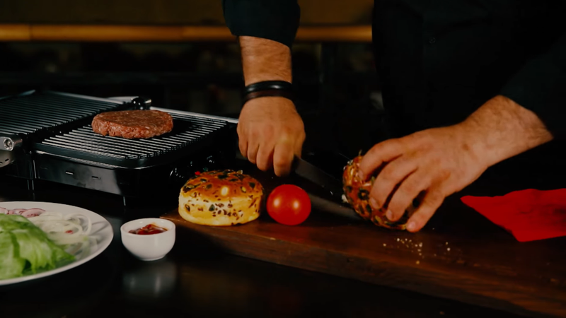 Rețeta specială de burgeri concepută de Chef Cătălin Scărlătescu. Niciodată nu vei mai dori să încerci altceva