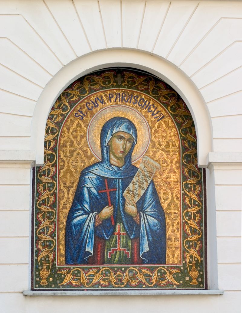 Calendar ortodox octombrie 2023: Află când pică Sfânta Parascheva și Sfântul Dumitru