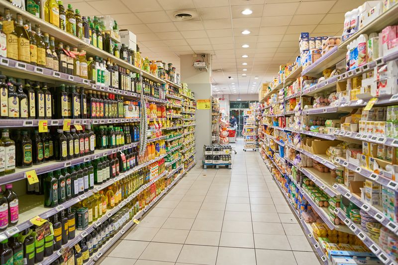 Rom&acirc;nii trebuie să achite 50 de bani garanție pentru fiecare recipient din plastic, sticlă sau aluminiu