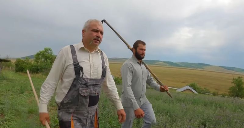 George Chirilă, fermierul care trăiește în concubinaj cu cele două surori, părăsit de mulți dintre copiii săi