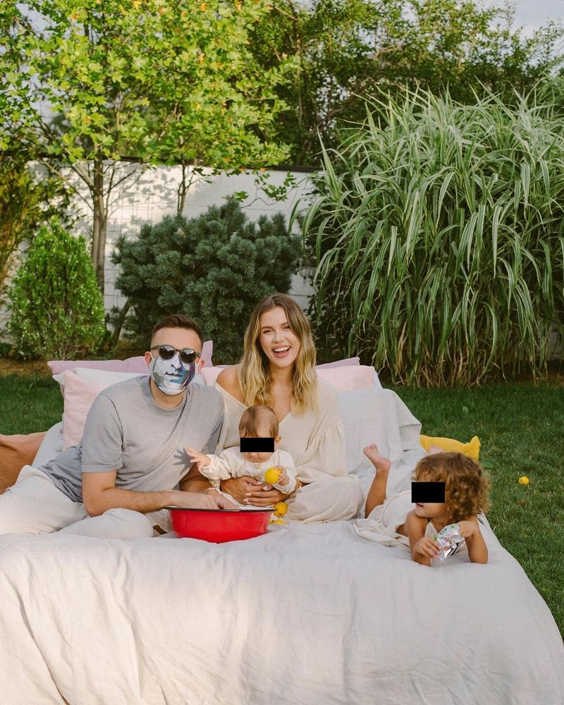 Emily Burghelea și soțul său nu vor să angajeze o bonă