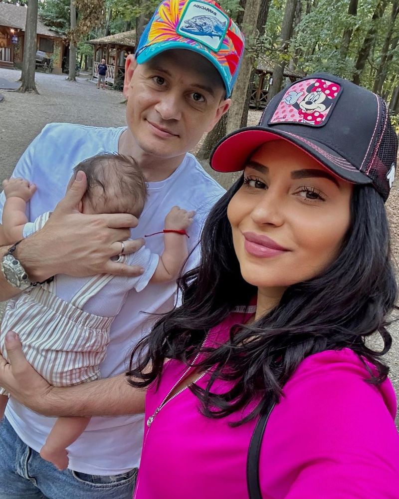 Nasrin Ameri alături de soțul ei, Florin și băiețelul lor, Nicholas