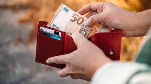 Ce culoare de portofel atrage banii în viața ta. Sfaturi de la un expert în Feng Shui