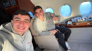 Pedri alături de Ferran Torres