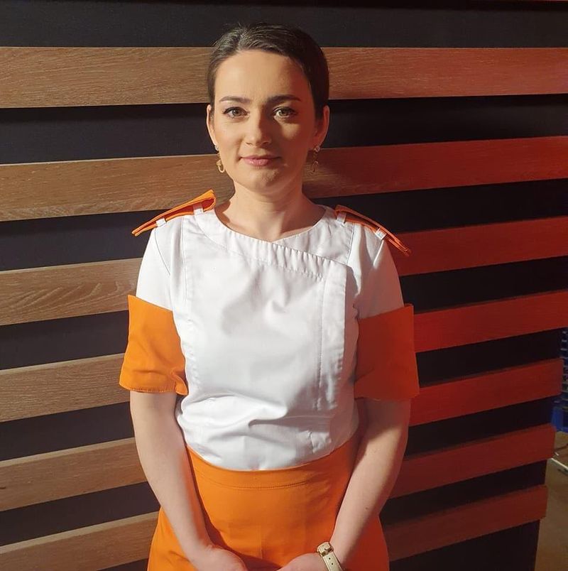Cine este Mihaela Bărbosu, de la Chefi la cuțite 2023, sezonul 12. Concurenta face parte din echipa portocalie a lui chef Sorin Bontea