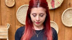 Cine este Mirela Chiroabă, de la Chefi la cuțite 2023, sezonul 12. Concurenta a îmbrăcat tunica portocalie și luptă pentru premiul cel mare