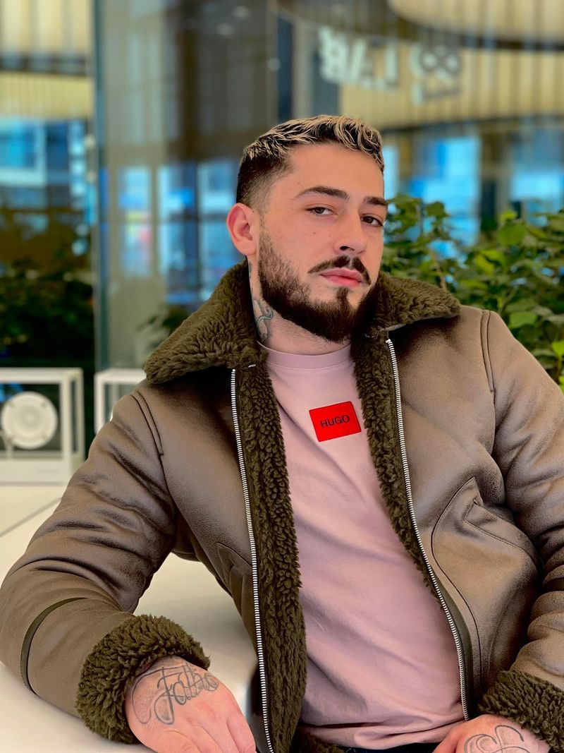 Cine este Cosmin Berki, de la Chefi la Cuțite, sezonul 12? Concurentul face parte din echipa turcoaz a chefului Cătălin Scărlătescu