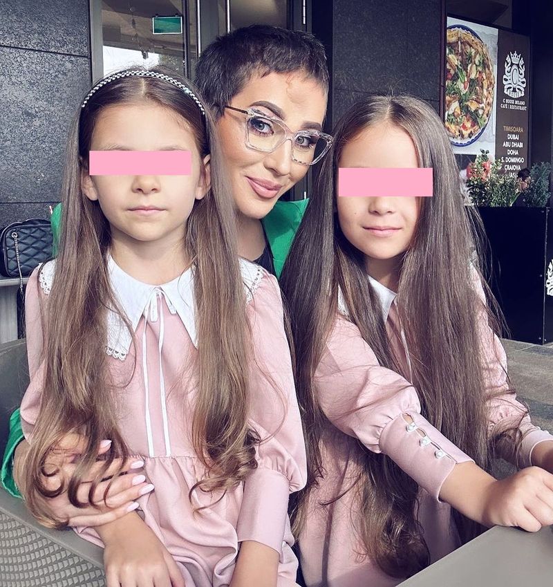 Dana Roba și fetele sale