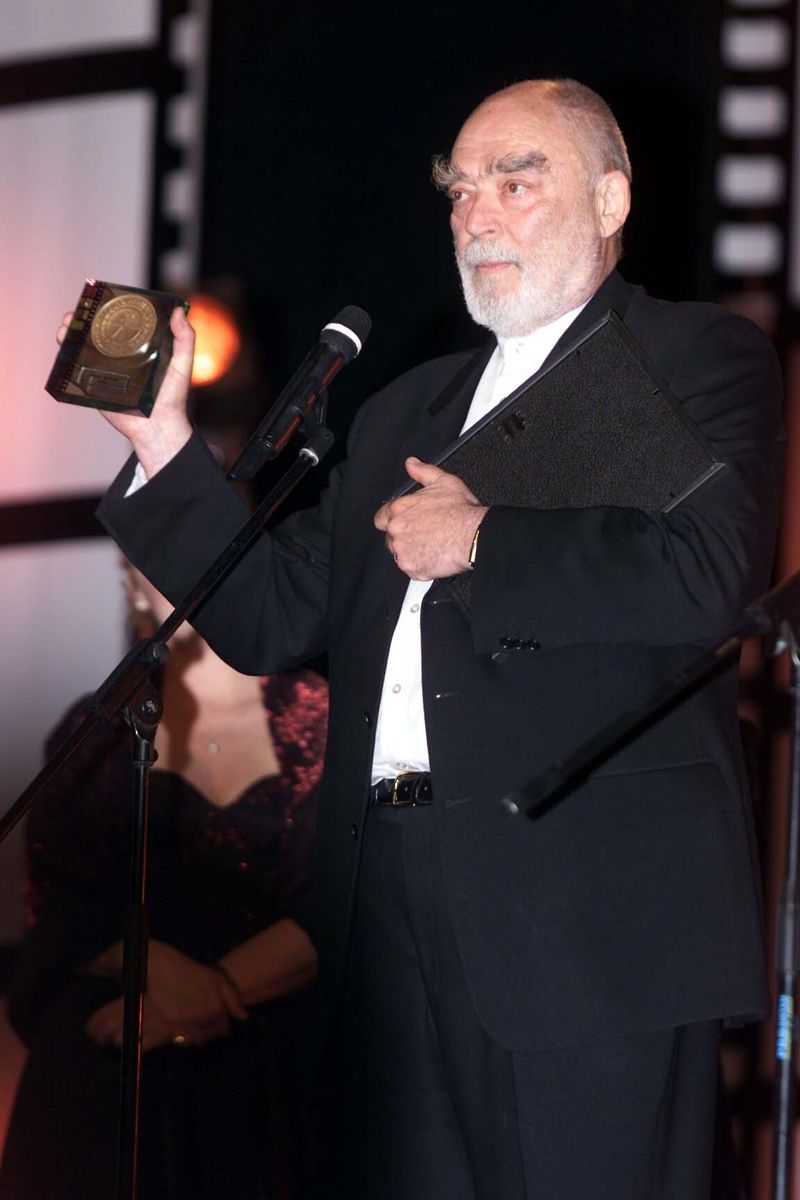 Mircea Albulescu ți-ar fi sărbătorit astăzi ziua de naștere. Biografie: familie, studii, carieră. Actorul era turnătorul Securității