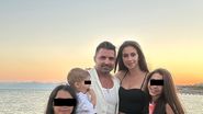 Pepe alături de soția lui, Yasmine Ody, băiețelul lor și cele două fiice ale artistului din căsnicia anterioară