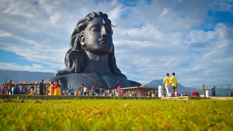 Cine este Sadhguru. Biografie