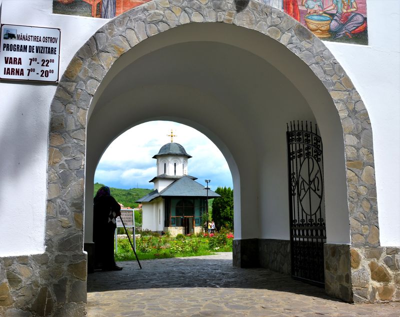 3 mănăstiri de neratat pe Valea Oltului. Vezi care sunt cele mai frumoase lăcașuri de cult din județul Vâlcea