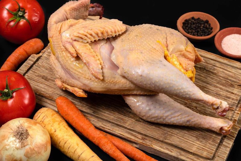 Marele secret din bucătărie. Cum să gătești mai rapid puiul de țară pentru o carne fragedă