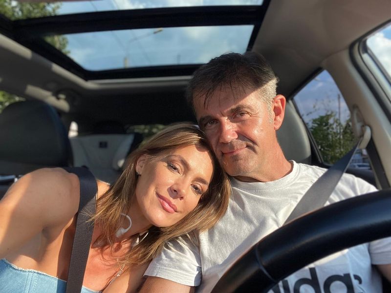 Roxana Cihulescu și soțul său aniversează cinci ani de căsătorie Roxana Cihulescu și soțul său aniversează cinci ani de căsătorie