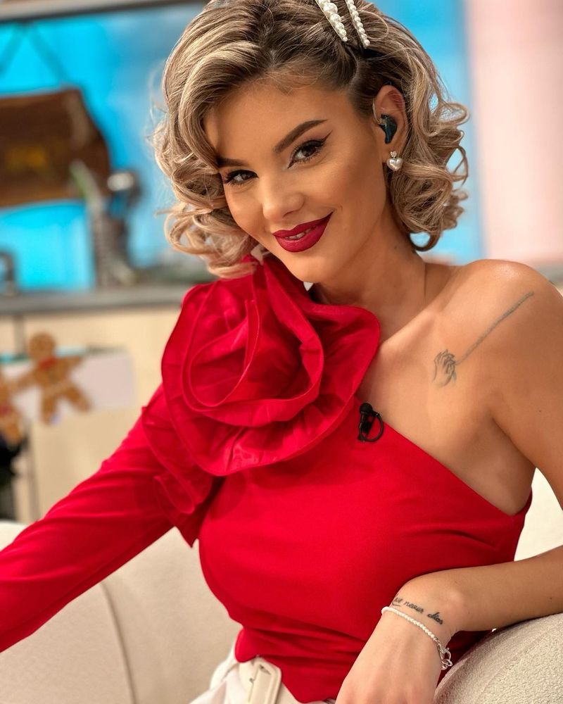 Ramona Olaru s-a trezit cu polițiștii la ușă