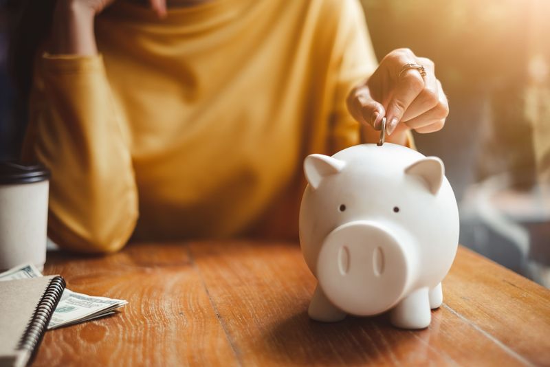Cele mai bune strategii pentru economisirea banilor și investiții inteligente