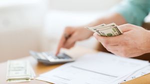 Cele mai bune strategii pentru economisirea banilor și investiții inteligente