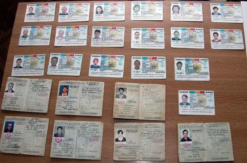 ce informații suplimentare ar putea conține cărțile de identitate