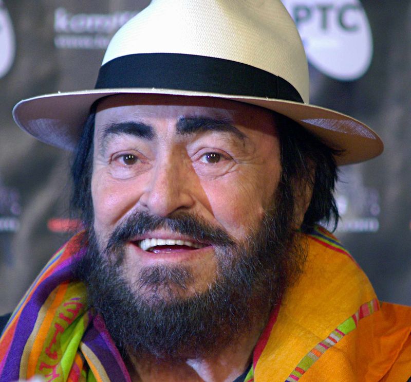 Luciano Pavarotti și-ar fi sărbătorit astăzi ziua de naștere. Biografie familie, studii carieră