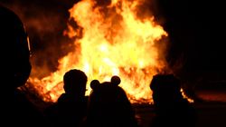 Incendiu de proporții într-o localitate din Dâmbovița! O groapă de gunoi a luat foc în această dimineață! Pompierii luptă din răsputeri să stingă flăcările