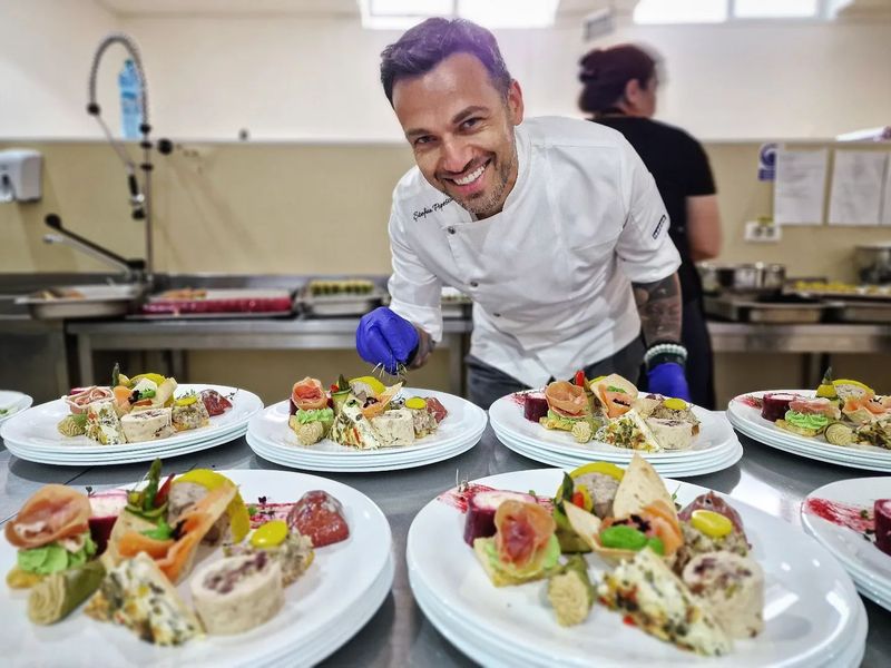 Cine este Ștefan Popescu? Biografie: vârstă, carieră, familie. Bucătarul și-a început cariera în gastronomie foarte târziu