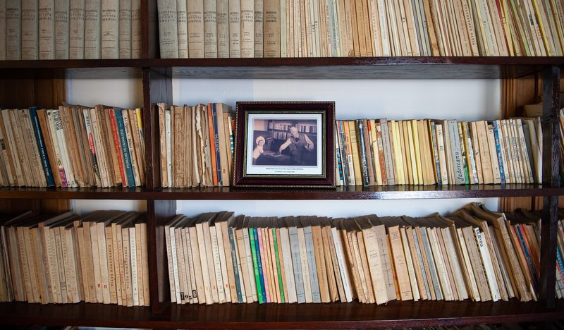 Cine a fost Mihail Sadoveanu? Biografie: studii, carieră, familie. 62 de ani de la moartea scriitorului rom&acirc;n