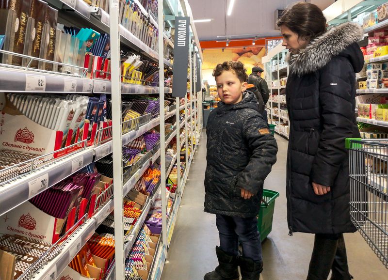 Ce categorii de români vor primi bani pentru cumpărături înainte de sărbători