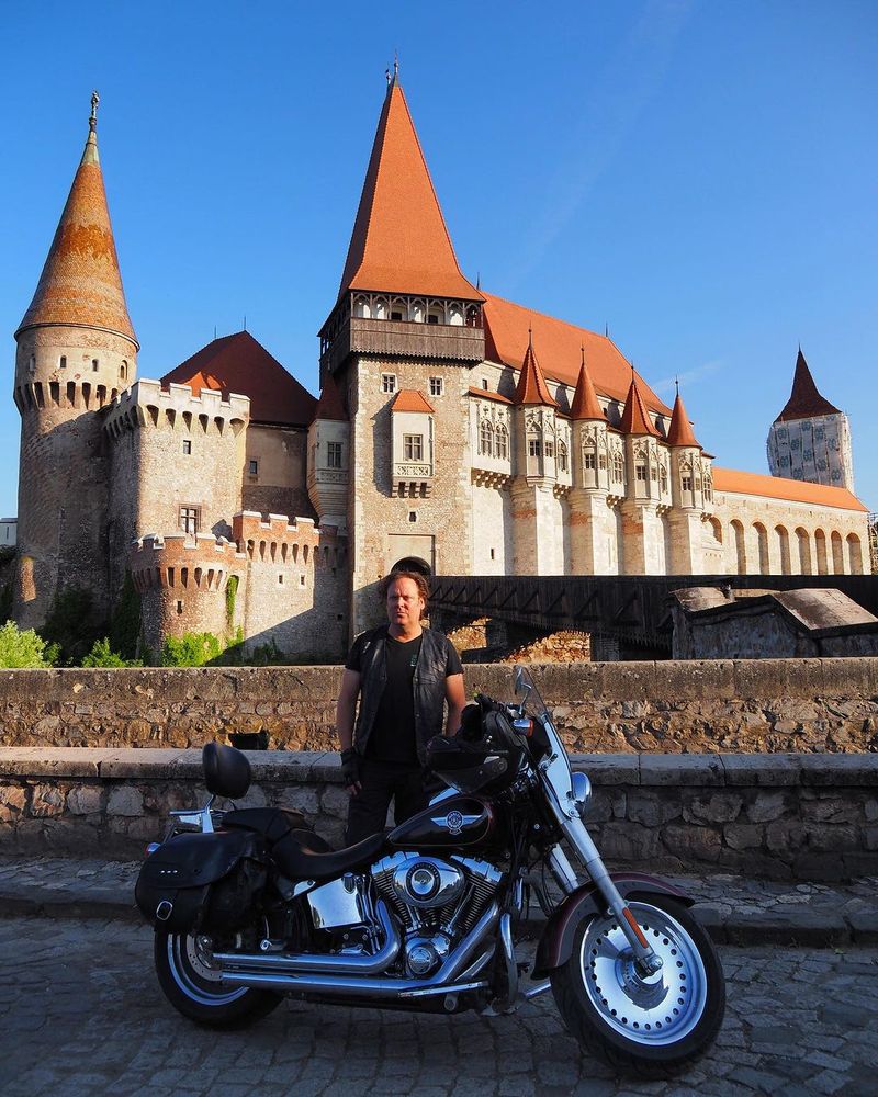Cine este Charlie Ottley, britanicul care promovează România