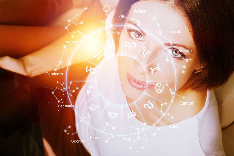 Horoscop weekend 20-22 octombrie 2023: Vezi ce &icirc;ți rezervă astrele &icirc;n zilele de vineri, s&acirc;mbătă și duminică