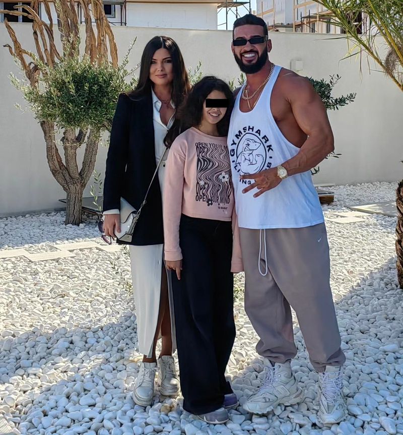 Paula Seling alături de fiica ei și Dorian Popa