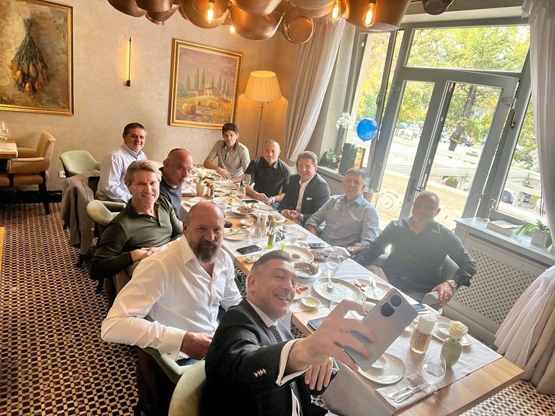 Gică Mihail, Ionuț Lupescu, Gică Popescu, Ilie Dumitrescu, Miodrag Belodedici, Adrian Ilie, Marius Lăcătuș, Florin Prunea, Florin Răducioiu, Bogdan Stelea Gică Mihail, Ionuț Lupescu, Gică Popescu, Ilie Dumitrescu, Miodrag Belodedici, Adrian Ilie, Marius Lăcătuș, Florin Prunea, Florin Răducioiu, Bogdan Stelea