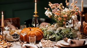 Cum să organizezi o cină tematică de Halloween în 2023: Decor și meniu