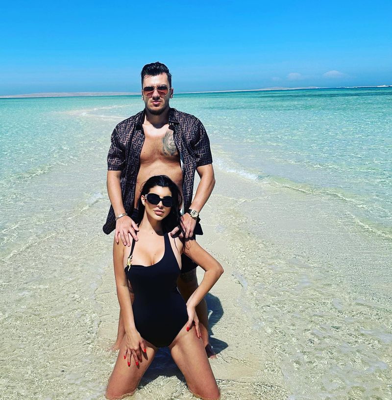 Cine este Andreea Tonciu Biografie vârstă, studii, carieră. Bruneta a fost concediată în direct de la o emisiune