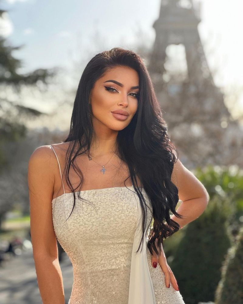 Cine este Elena Ionescu