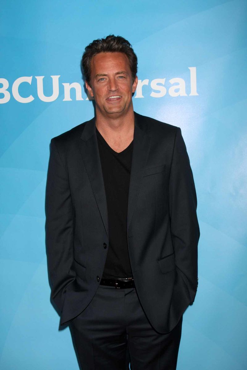 Cine a fost Matthew Perry. Biografie: copilărie, carieră, deces. Chandler Bing din serialul Friends a murit la 54 de ani