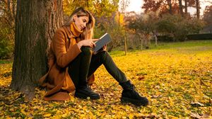 Descoperă cele mai interesante cărți de citit în acest sezon. Vezi care sunt cele mai căutate titluri