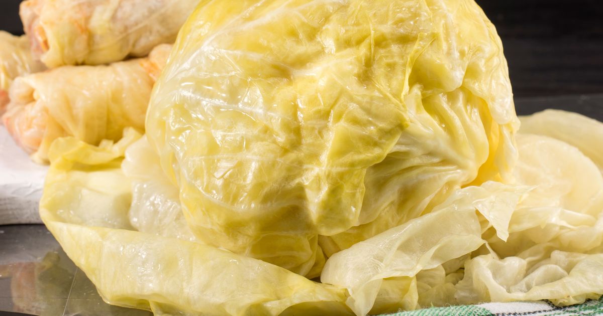 Când se pune varza la murat. Vezi care este ingredientul minune care se pune în butoi pentru ca varza să reziste toată iarna Când se pune varza la murat. Vezi care este ingredientul minune care se pune în butoi pentru ca varza să reziste toată iarna