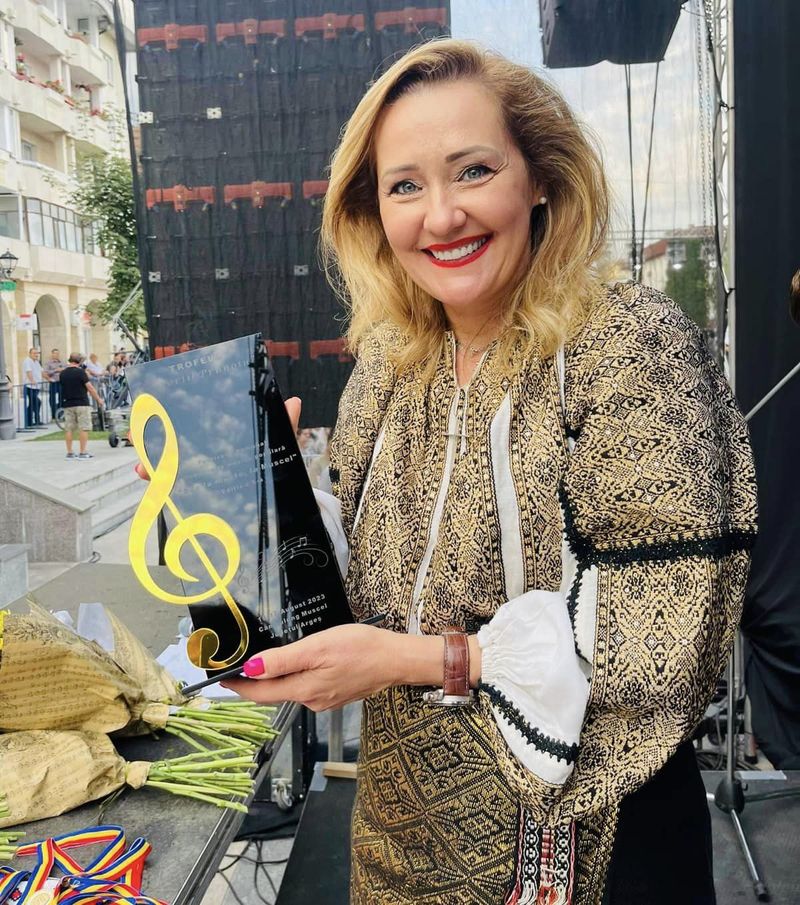 Cine este Elena Lasconi. Jurnalista este la cârma Primăriei Câmpulung Muscel