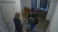 Imagini surprinse înainte ca ucigașul din București să își incendieze mătușa
