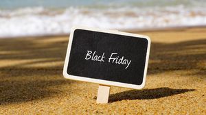 Black Friday 2023. Iată care sunt cele mai mari reduceri pentru concediul mult visat în „Vinerea Neagră”!